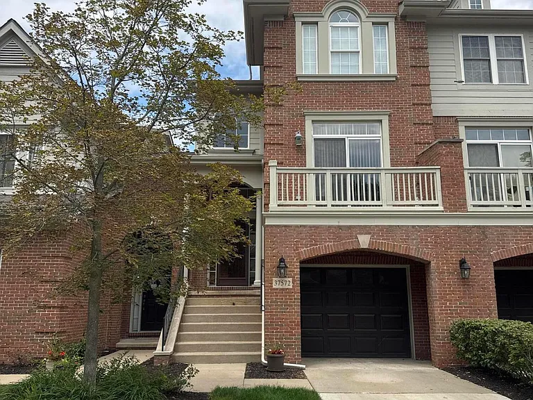 37572 Newburgh Park Cir #33 — Photo 1