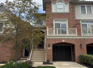 37572 Newburgh Park Cir #33, Livonia, MI 48152
