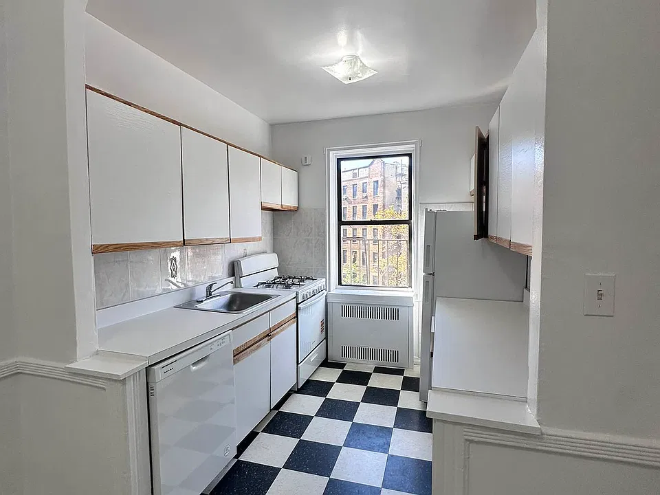 150 Corbin Pl #4O
