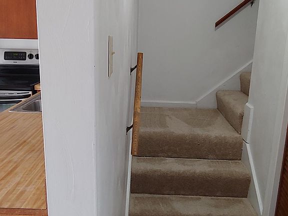 4th image of 2022 Elmhurst Ln