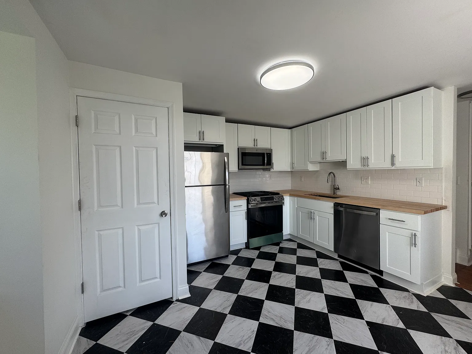 3 bed, 1400 sqft, $1,995 — Photo 3
