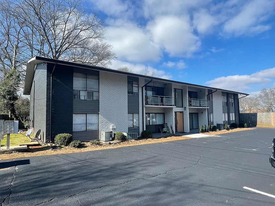 306 Alexander St SE #2