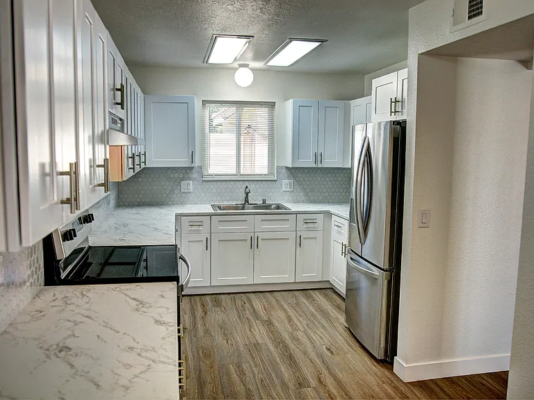 140 Willow Lake Dr — Photo 11