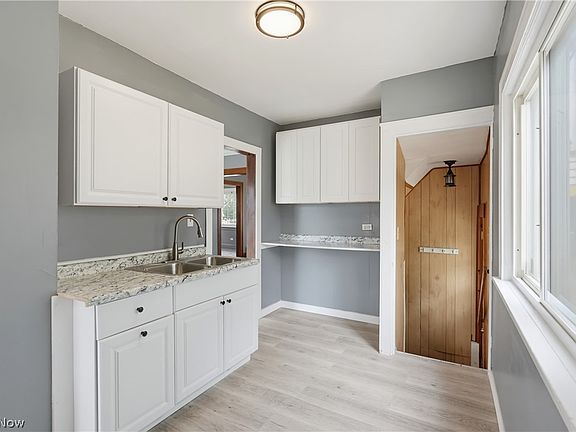 3rd image of 3842 Highland Rd