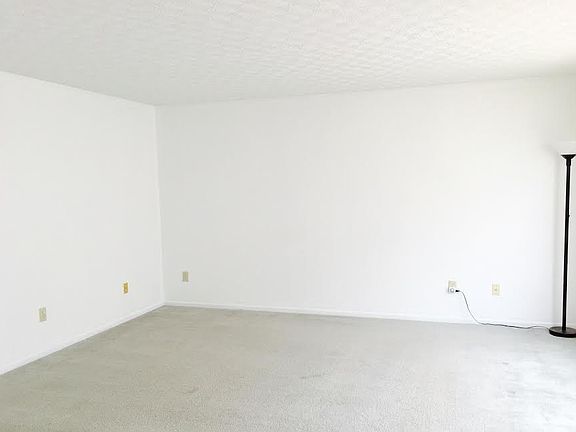 3rd image of 4821 Woodstream Ct