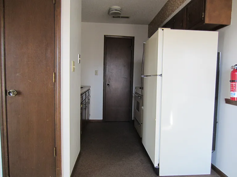 (617-629 East Grand)The Next Best Thing To Campus Housing!! — Photo 19