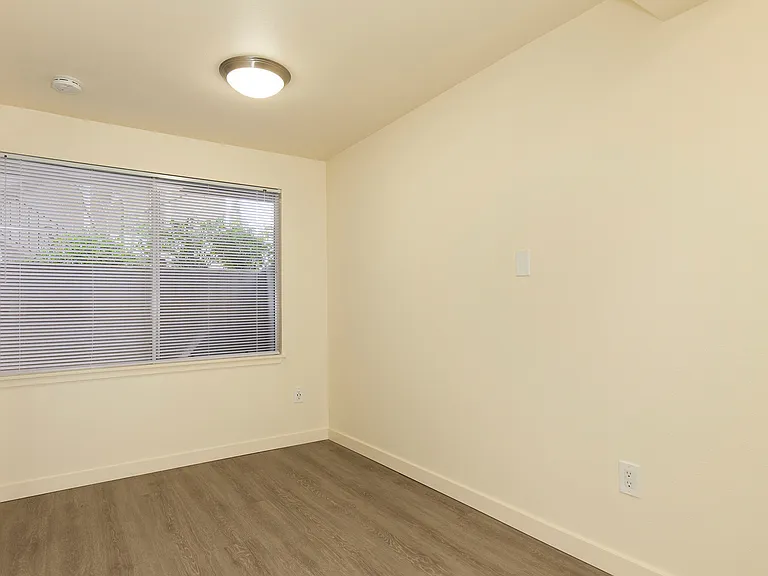 Phinney 12 Apartments — Photo 19