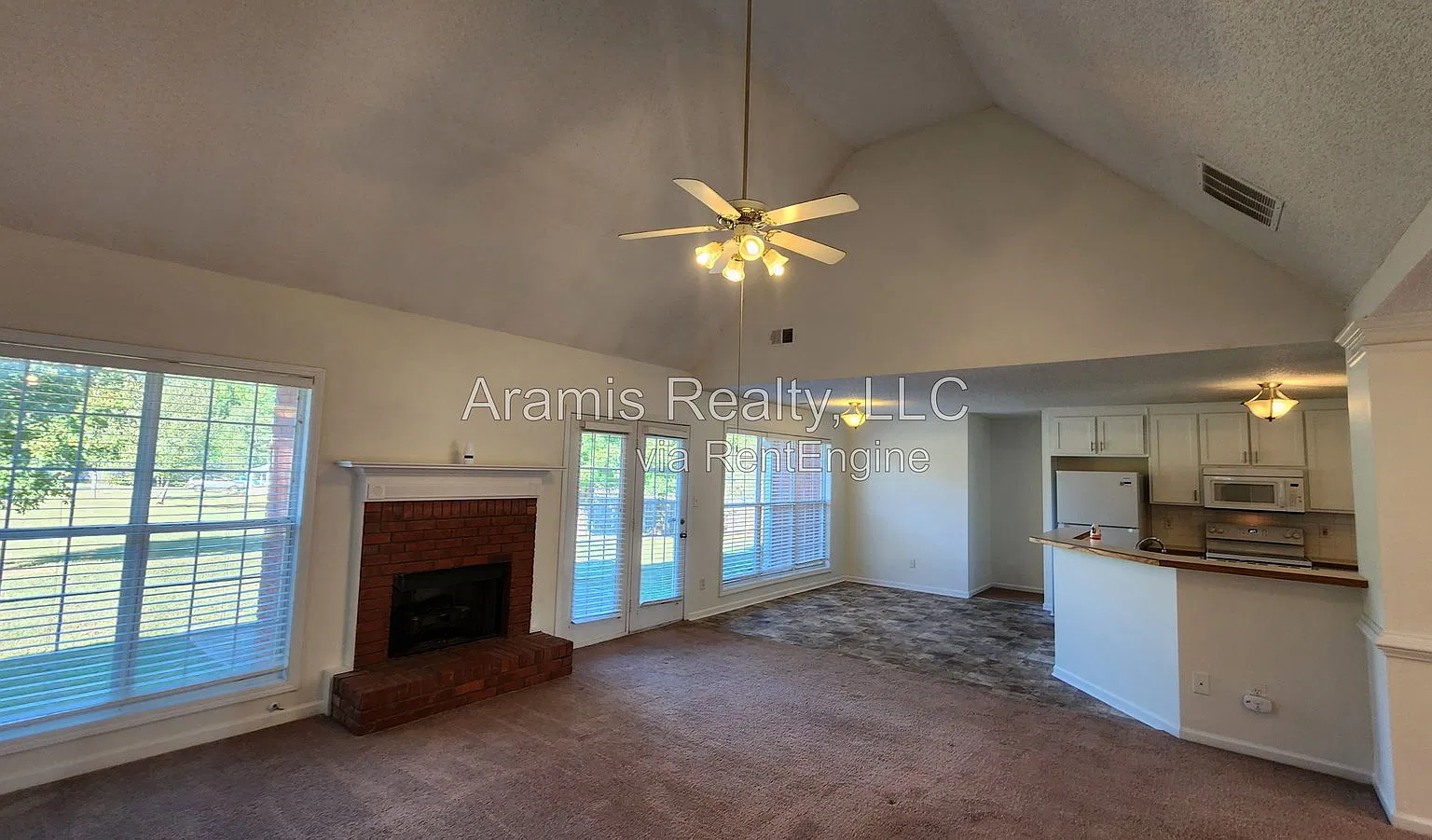 3 bed, 2.0 bath, 1956 sqft, $1,895 — Photo 3