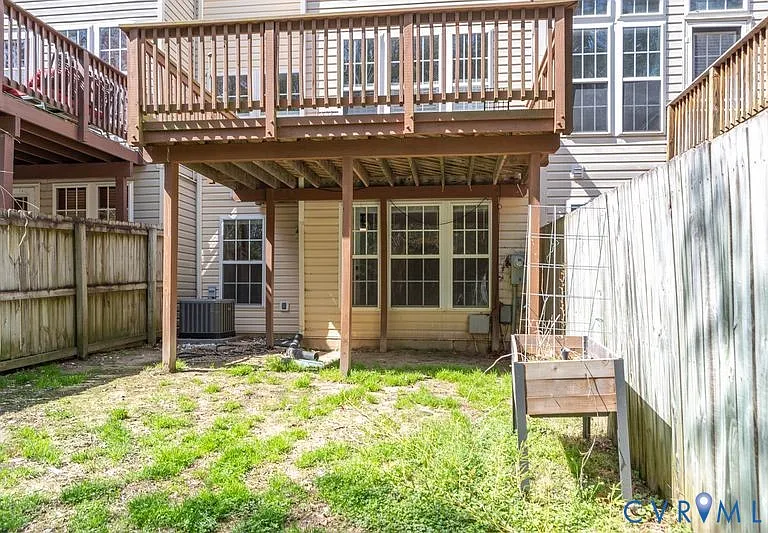 2805 Queensland Dr — Photo 2