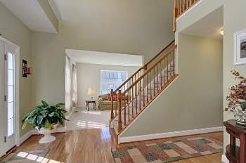 1st image of 204 Hickory Ln