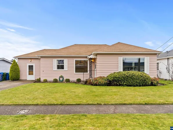 806 W Locust St, Stayton, OR 97383