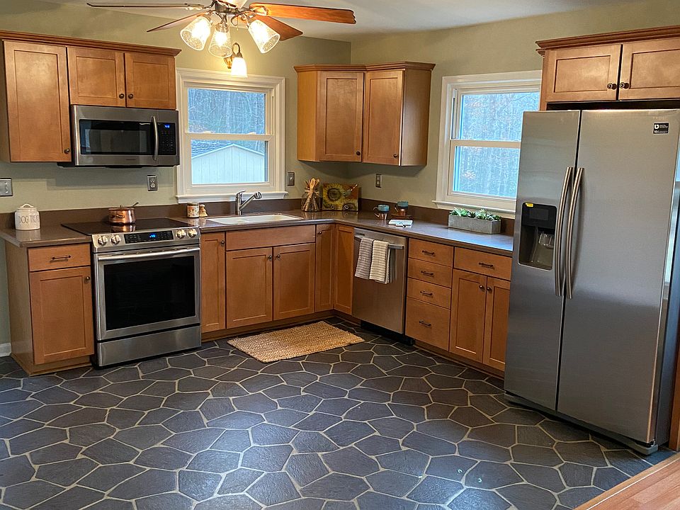 kitchen/brand new appliances