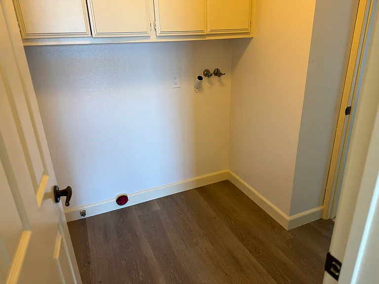 760 W 30th St #9 — Photo 12