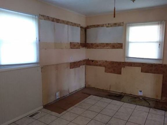 3rd image of 30 Greensward Dr