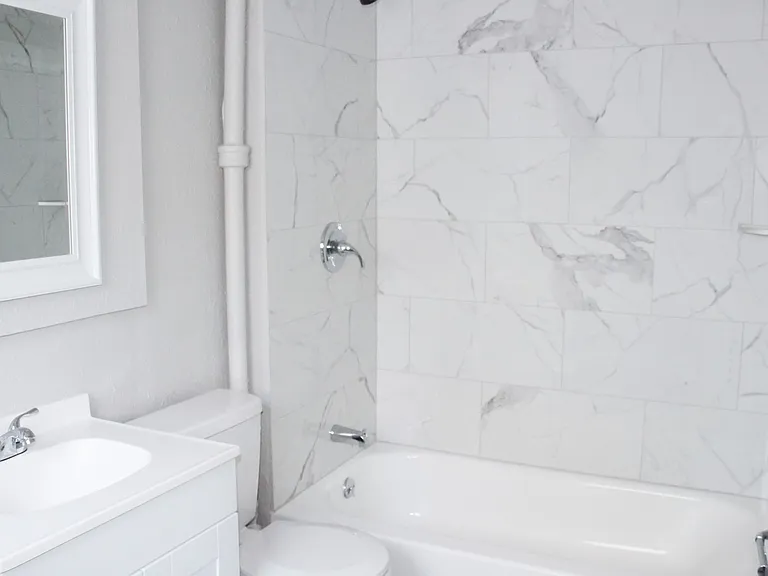 1107 W 2nd St #A — Photo 10