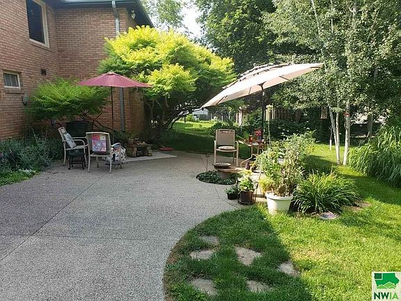 3rd image of 3719 Jones St