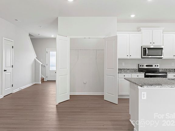 2nd image of 3315 Burberry Dr