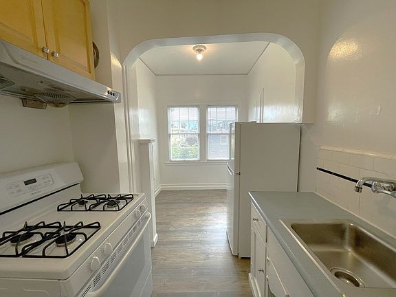 2nd image of 1806 Walnut St #11