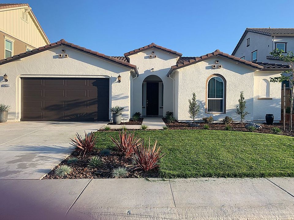 2nd image of 4211 Silver Lupine Ln