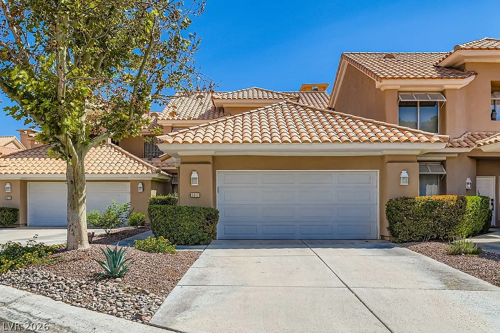 3 bed, 2.5 bath, 1734 sqft, $2,700 — Photo 1