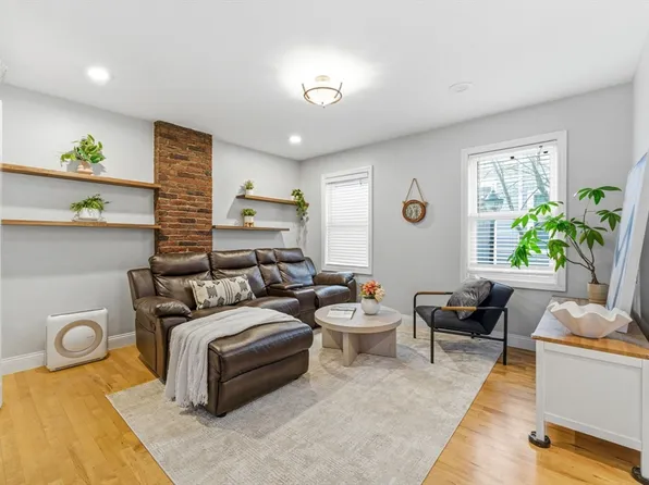 3 Mullins Ct #3, Cambridge, MA 02141