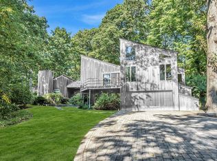 136 Roger Canoe Hollow Rd, Mill Neck, NY 11765