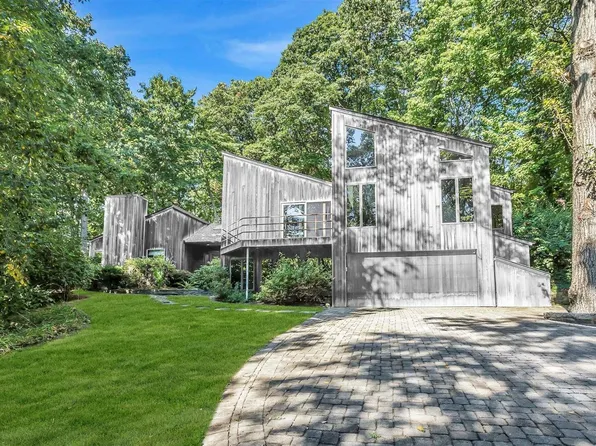 136 Roger Canoe Hollow Road, Mill Neck, NY 11765