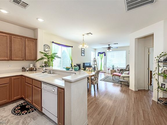 3rd image of 5365 Progresso St