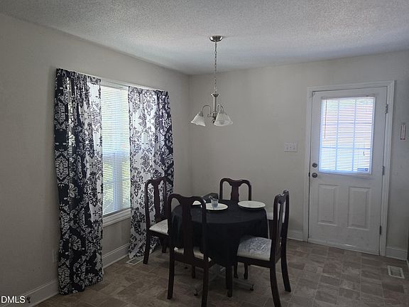 2nd image of 2207 N Oak Ridge Blvd
