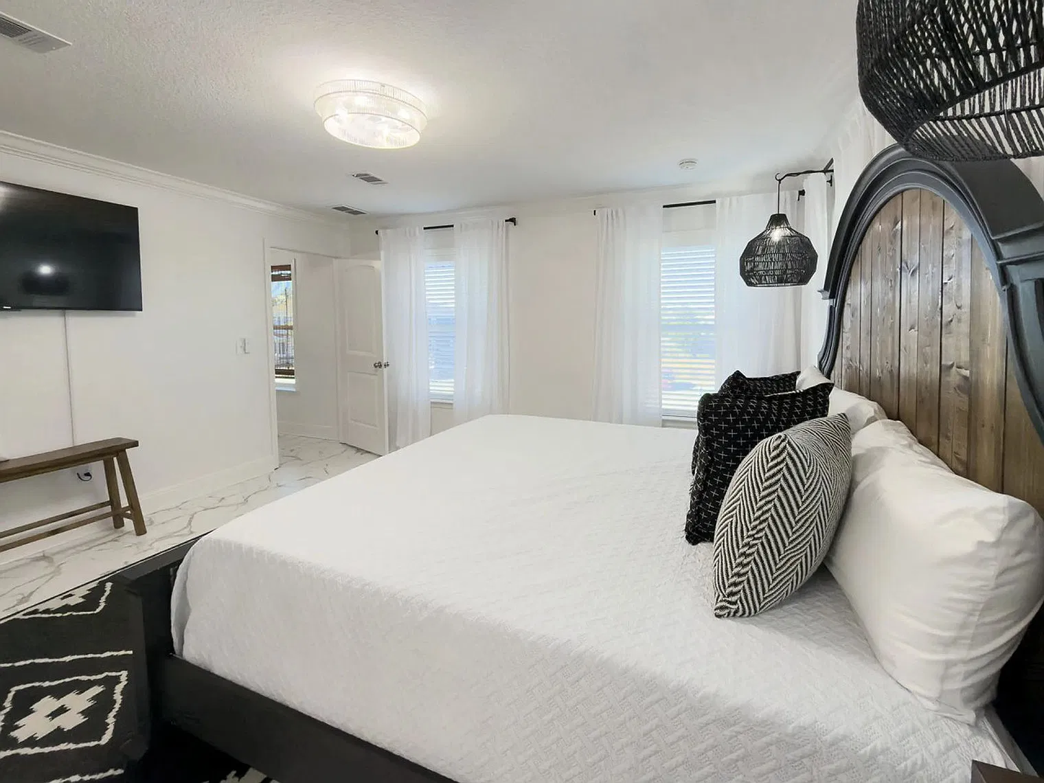 3 bed, 2.0 bath, 1776 sqft, $2,688 — Photo 4
