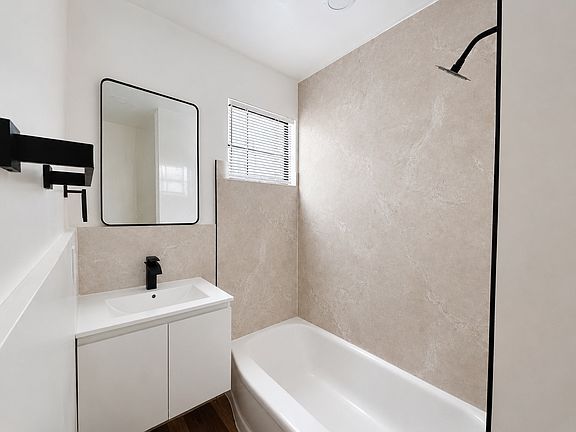 500 #15 - bathroom