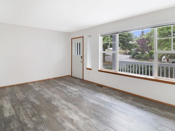 1154 SW Thornberry Dr, Oak Harbor, WA 98277