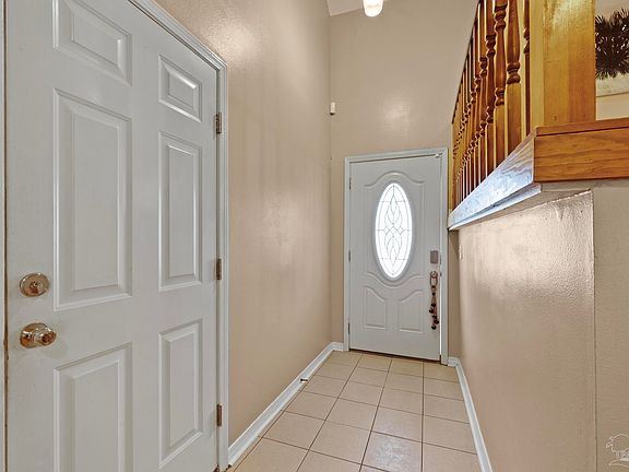 3rd image of 319 Robinhood Ln