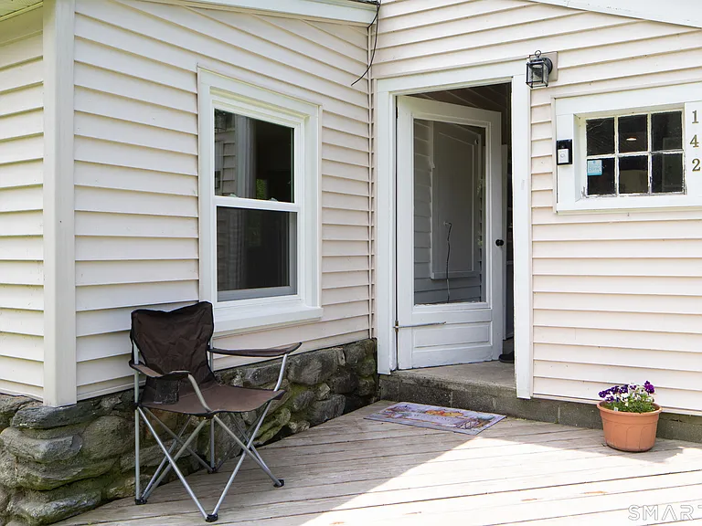 142 Factory St — Photo 2