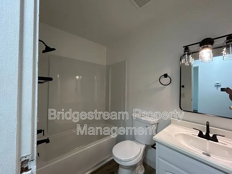 4605 Croftshire Dr — Photo 5