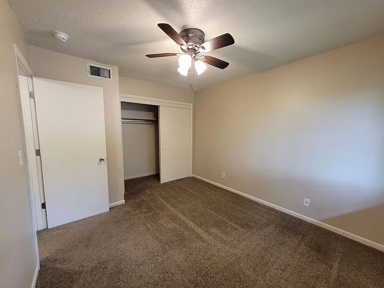 West Glen Apartments — Photo 31