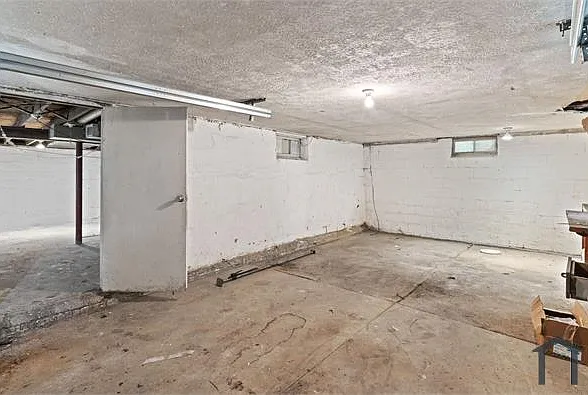 1114 Roslyn Ave — Photo 22