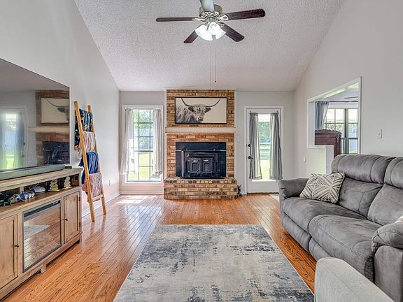 3rd image of 112 Briarcliff Dr