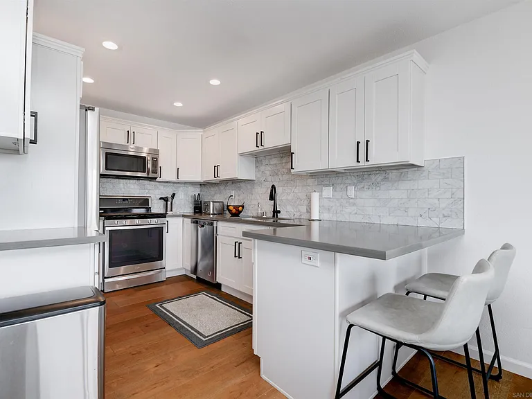 807 Highland Dr — Photo 6