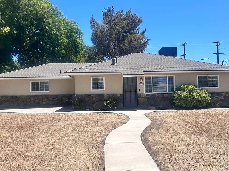 Debonaire Dr — Photo 3
