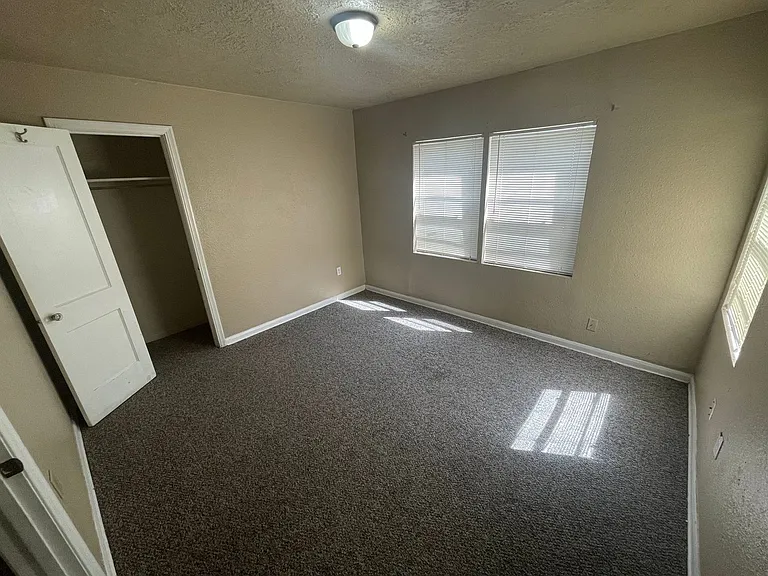 2640 Harrison St — Photo 7