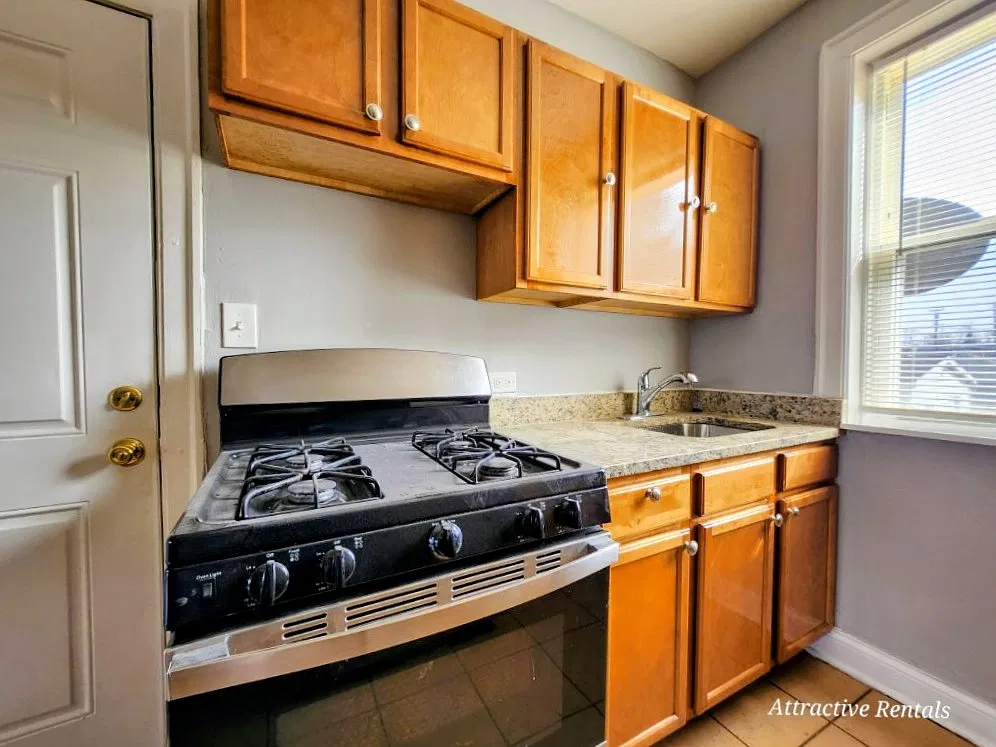 2 bed, 1100 sqft, $1,350 — Photo 4