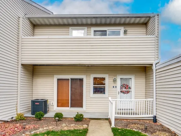 3950 Royal Liverpool Dr, Uniontown, OH 44685