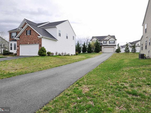 2nd image of 6 Orchid Ln