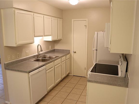 4th image of 2103 Granberry Dr #A