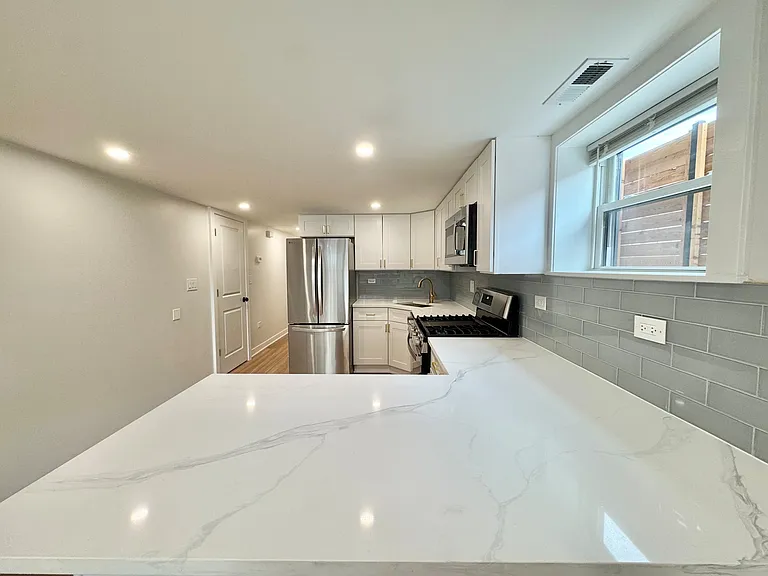 4816 W Henderson St #G — Photo 4