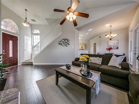 3rd image of 2632 Helen Ln
