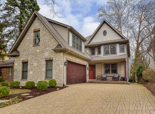 650 N Webster St, Naperville, IL 60563