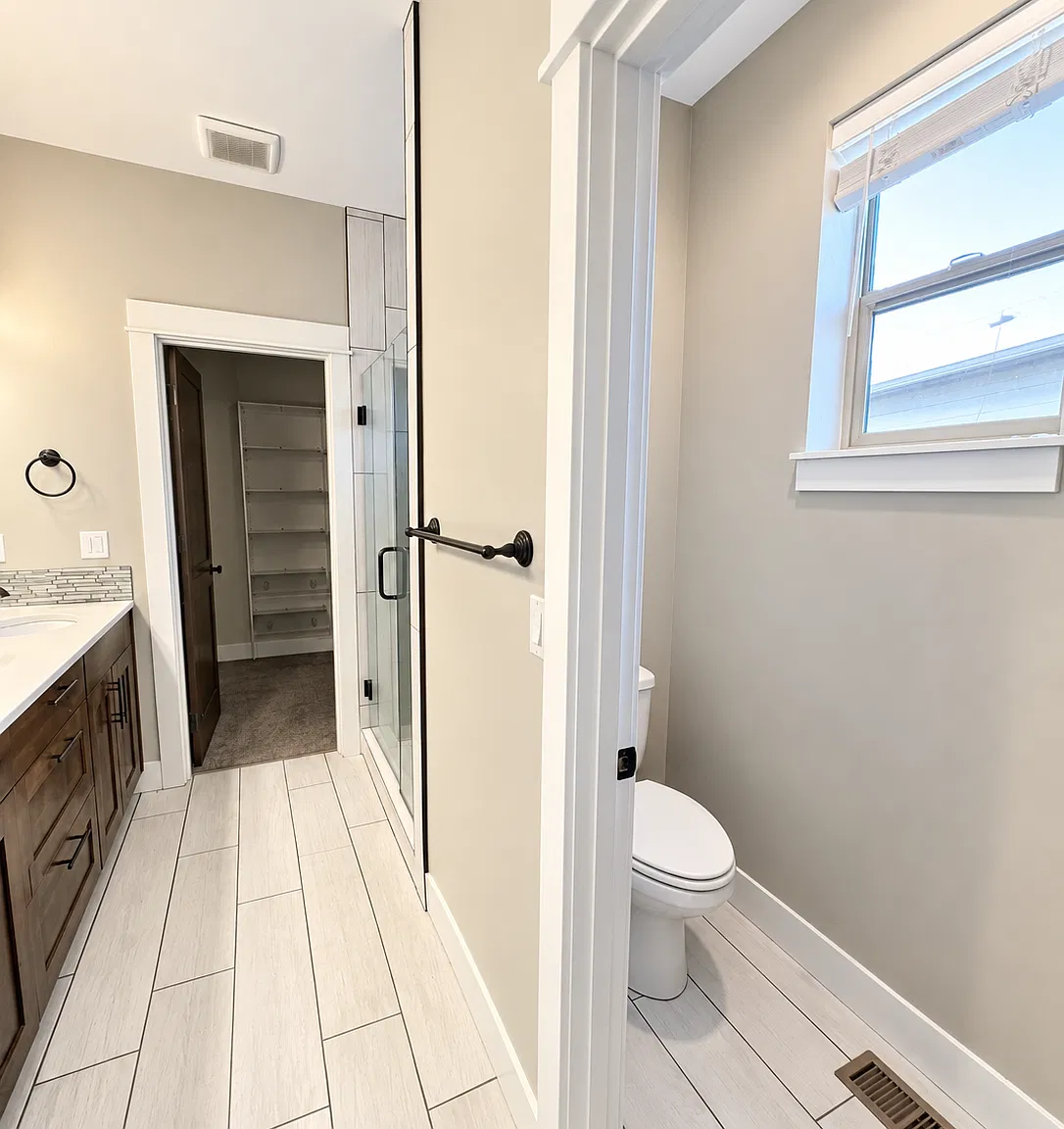 3 bed, 2016 sqft, $3,100 — Photo 2