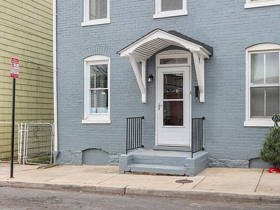 3rd image of 121 E Lee St